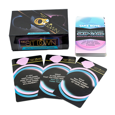 kopen Een avondje feest, een paar volwassenen, kaartspellen, speciaal afgedrukt voor een leuk begingesprek. online manufacture